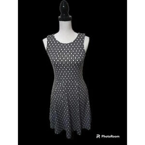 H&M Fit & Flare Dress Black & White Casual Skater Tank Size Small‎